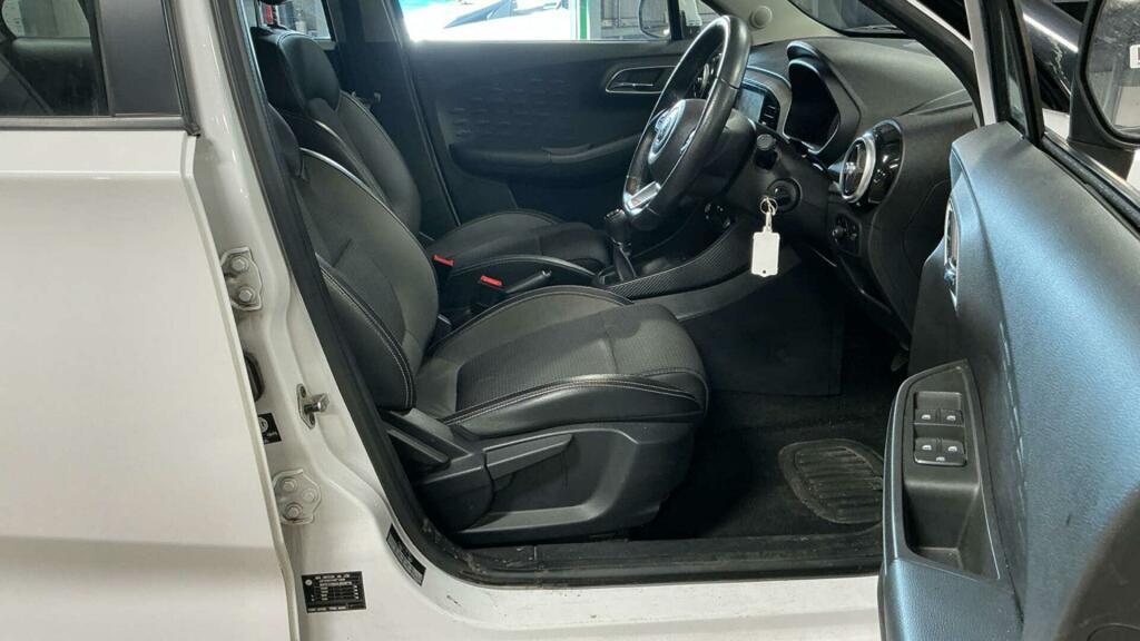 MG MG3 Exclusive Nav White #6