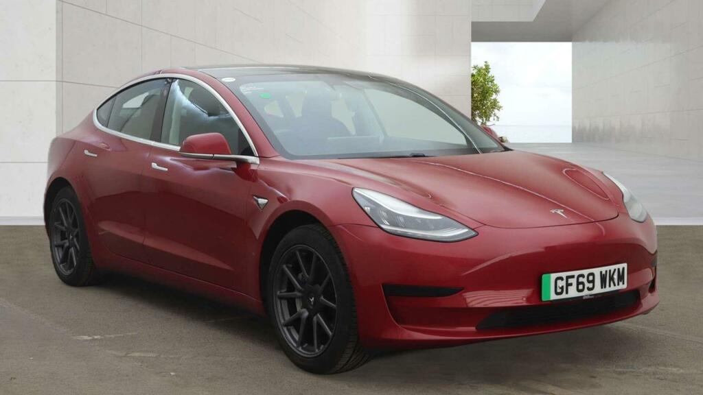 Tesla Model 3 Standard Range Plus Red