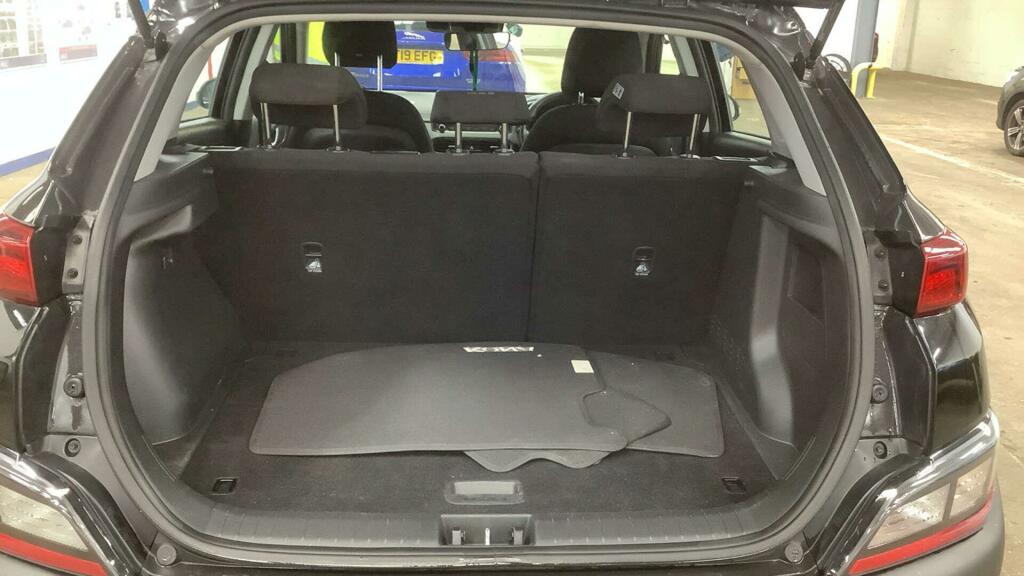 Hyundai Kona Se Connect Black #6
