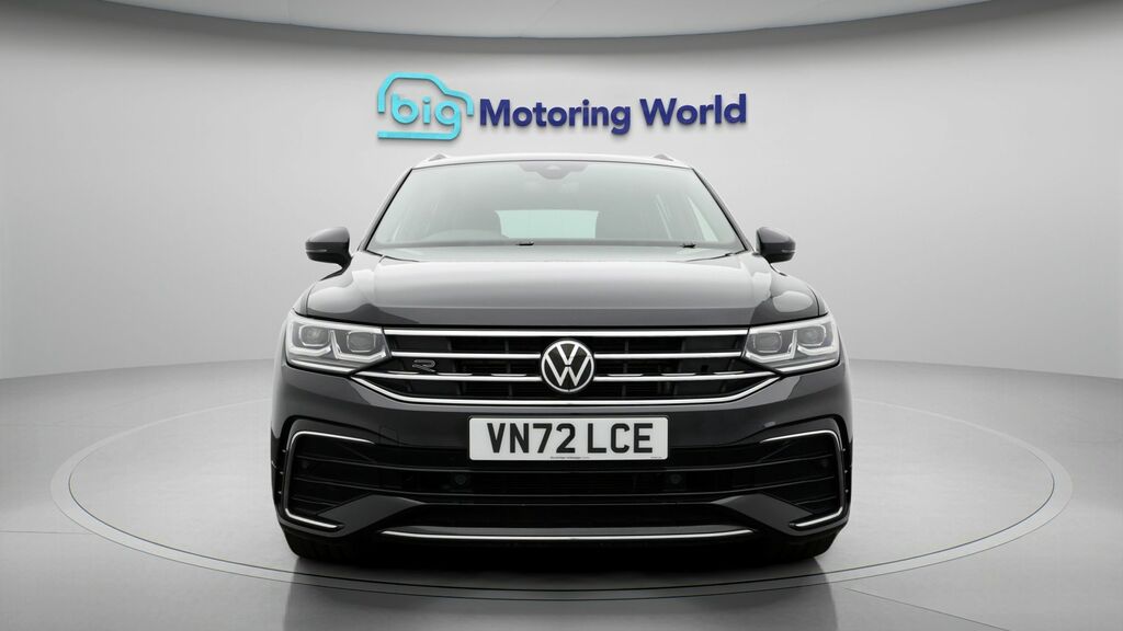 Volkswagen Tiguan R-line VN72LCE Black #2