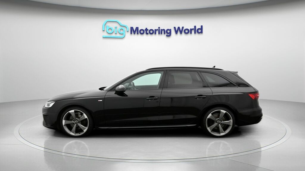 Audi A4 Avant Black Edition Black #4