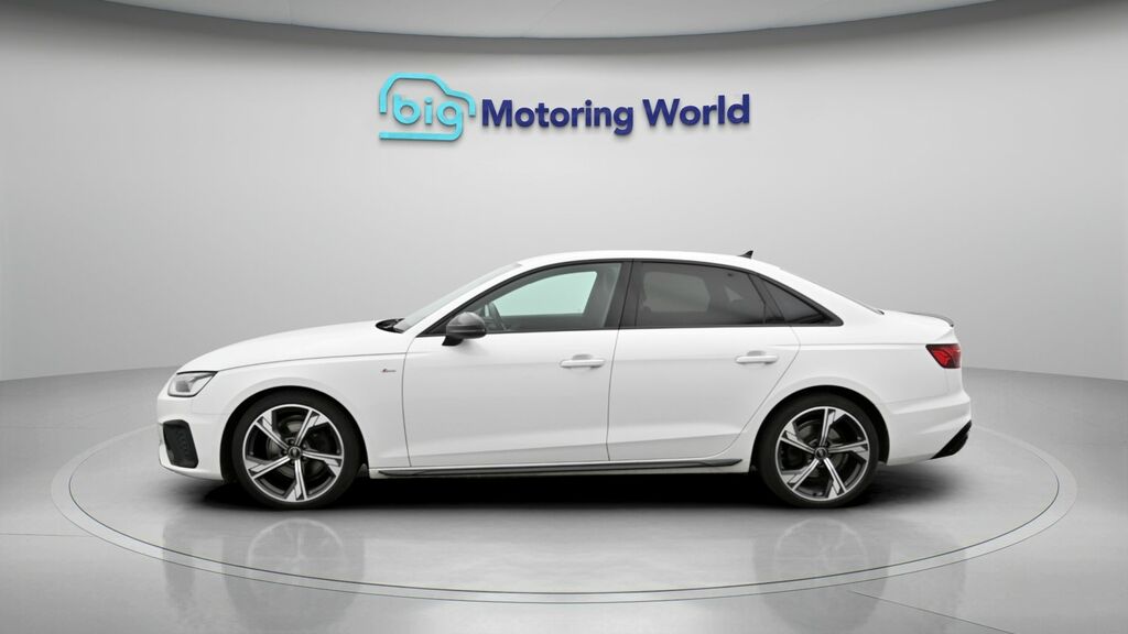 Audi A4 Black Edition LO71WMD White #4