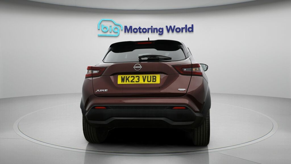 Nissan Juke Tekna Red #6