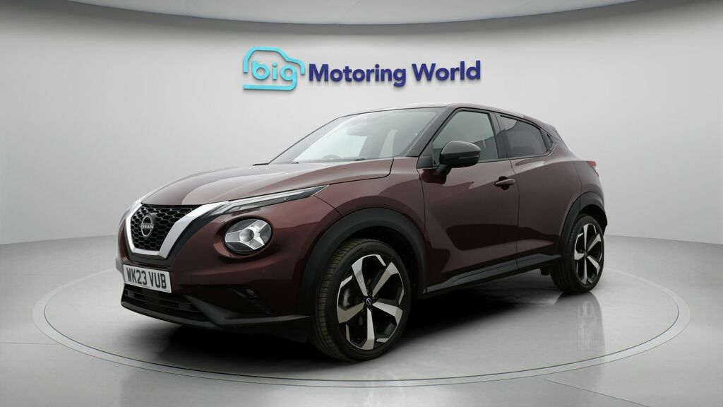 Nissan Juke Tekna Red #3