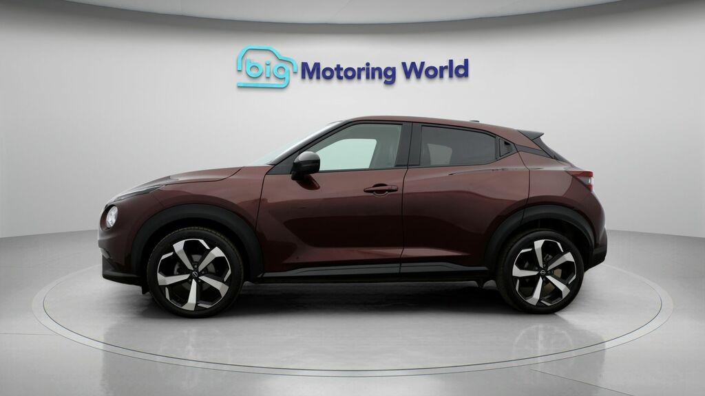 Nissan Juke Tekna Red #4
