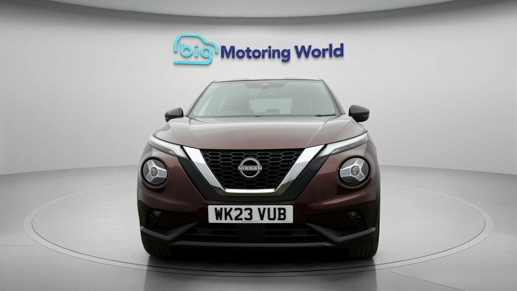 Nissan Juke Tekna Red #2