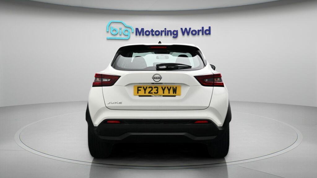 Nissan Juke Acenta White #6