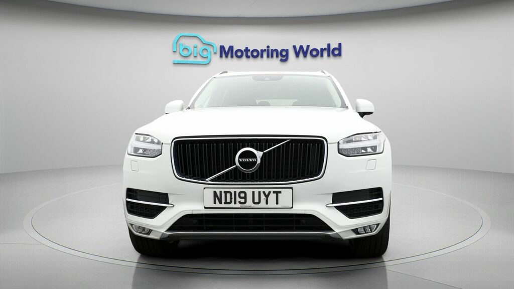 Volvo XC90 Momentum White #2