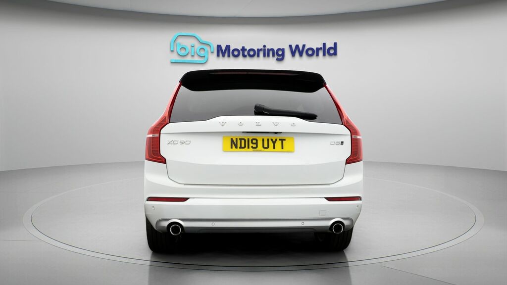 Volvo XC90 Momentum White #6