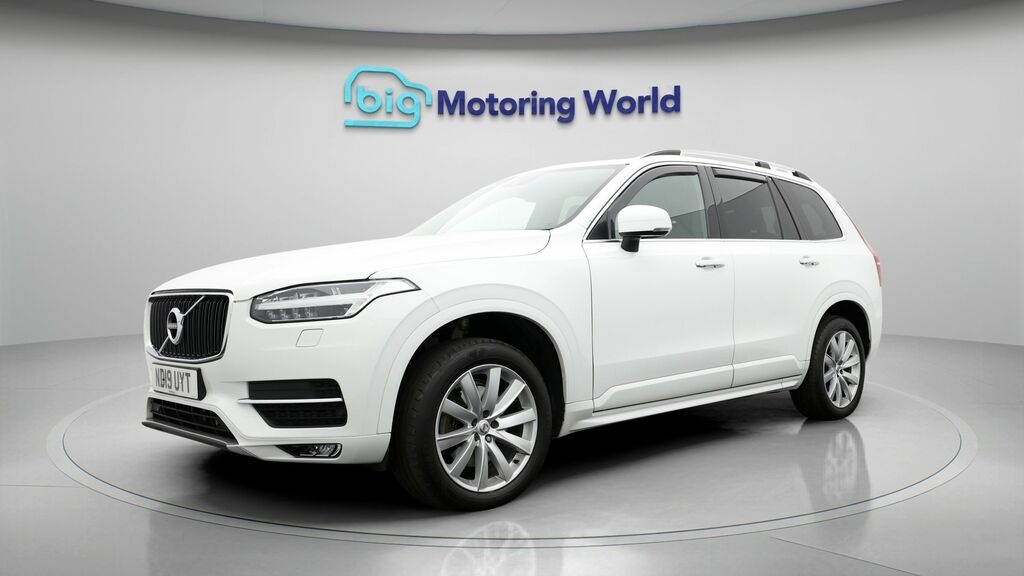 Volvo XC90 Momentum White #3
