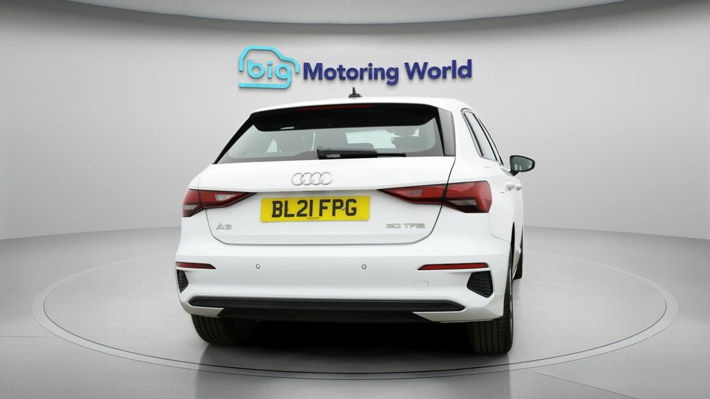 Audi A3 Technik White #6