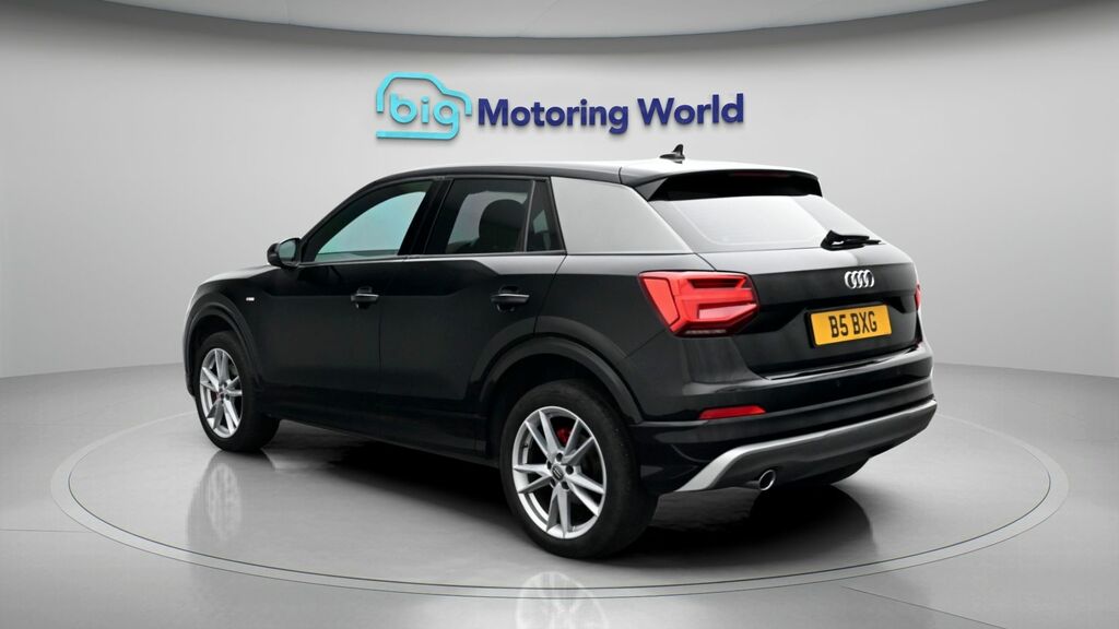 Audi Q2 S Line B5BXG Black #5