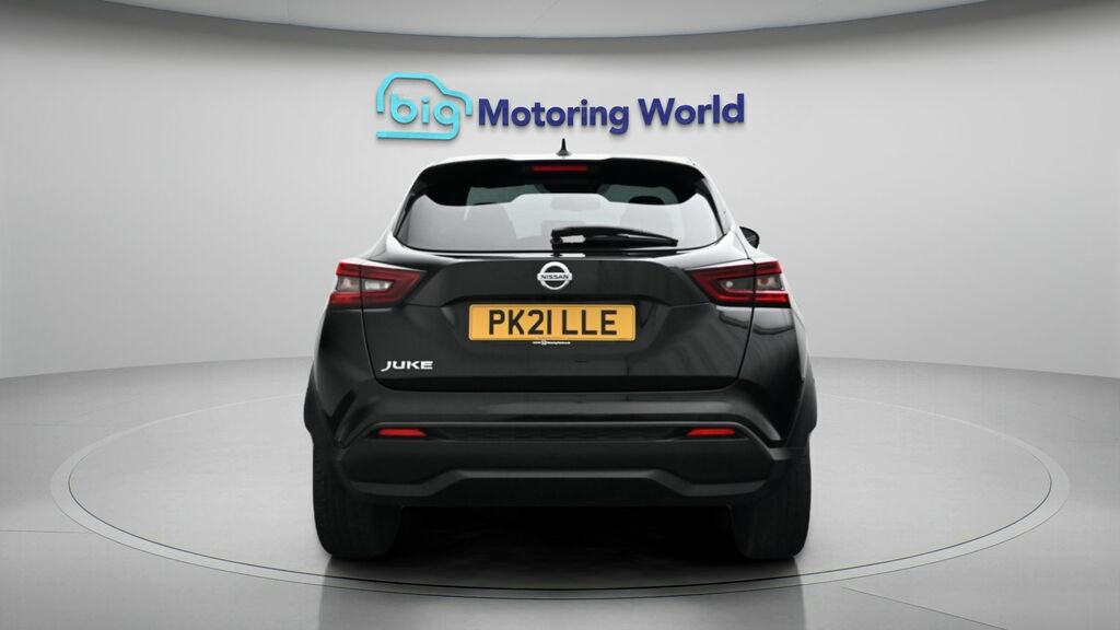 Nissan Juke Tekna Black #6