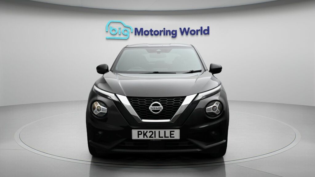 Nissan Juke Tekna Black #2