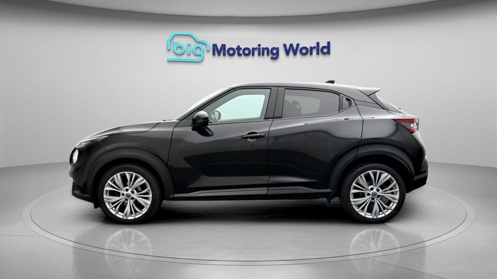 Nissan Juke Tekna Black #4