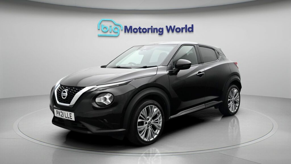 Nissan Juke Tekna Black #3