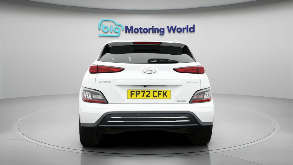 Hyundai Kona Premium FP72CFK White #6