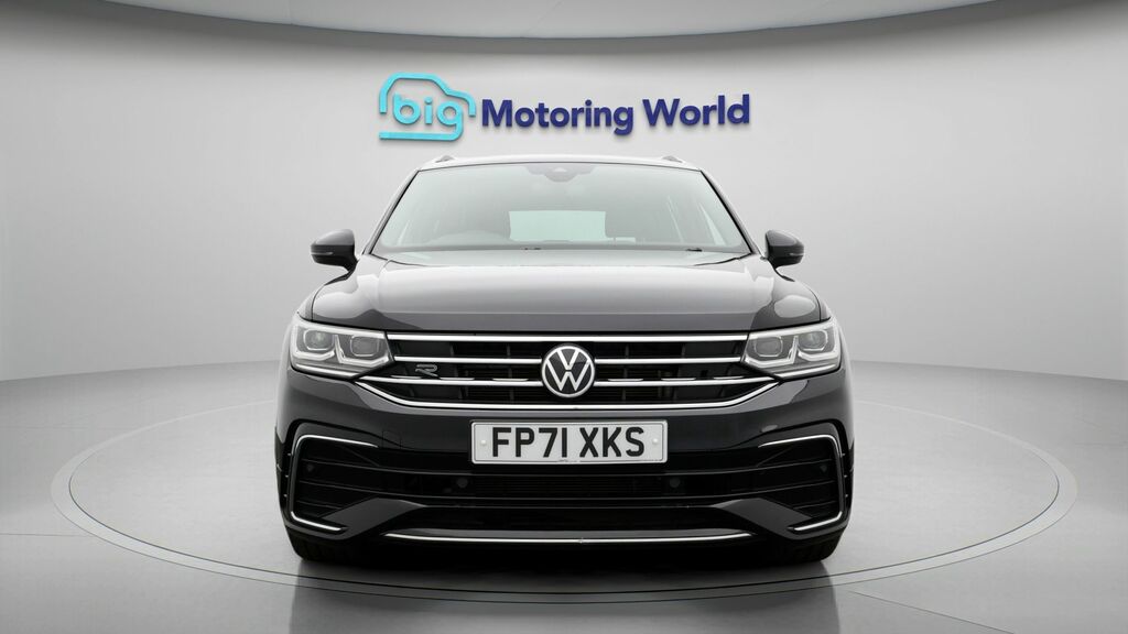Volkswagen Tiguan R-line FP71XKS Black #2