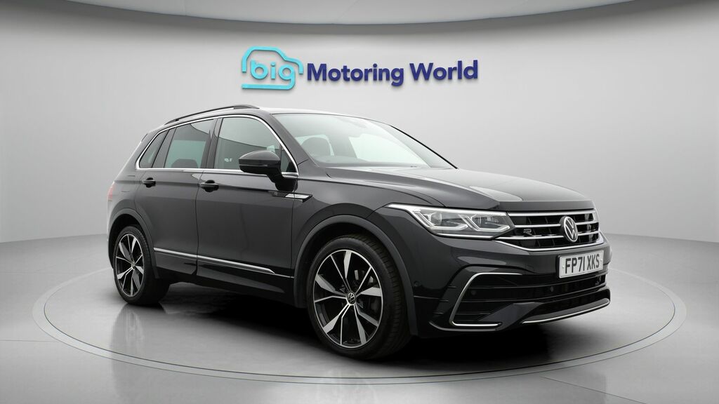 Volkswagen Tiguan R-line FP71XKS Black