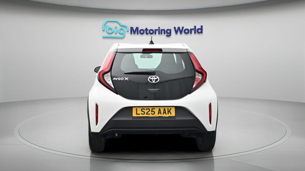 Toyota Aygo X Pure White #6