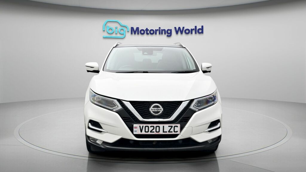 Nissan Qashqai Tekna White #2