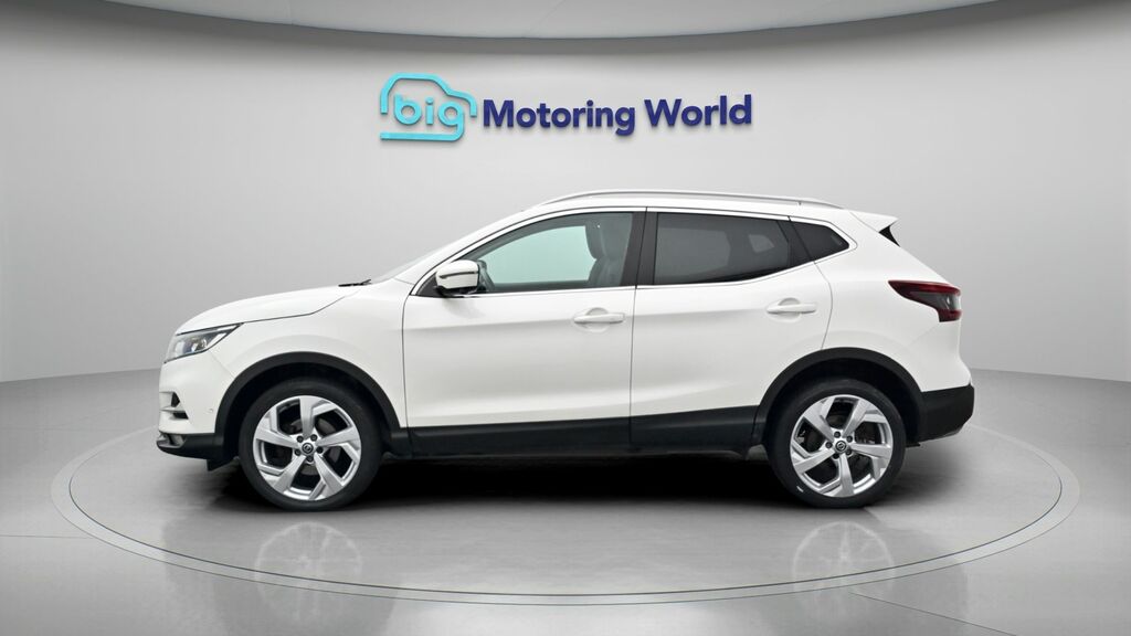 Nissan Qashqai Tekna White #4