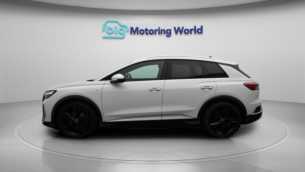 Audi Q4 E Tron S Line KN22AYL White #4