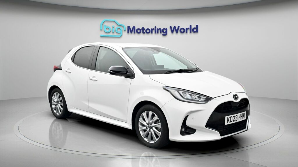 Mercedes-Benz A Class Amg Line LE02SXE White