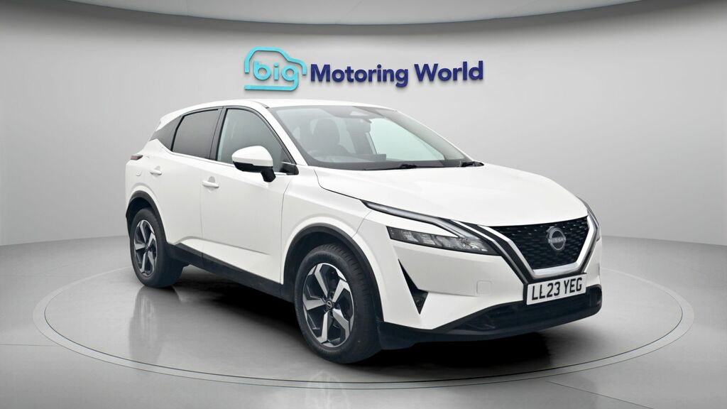 Nissan Qashqai N-connecta LL23YEG White