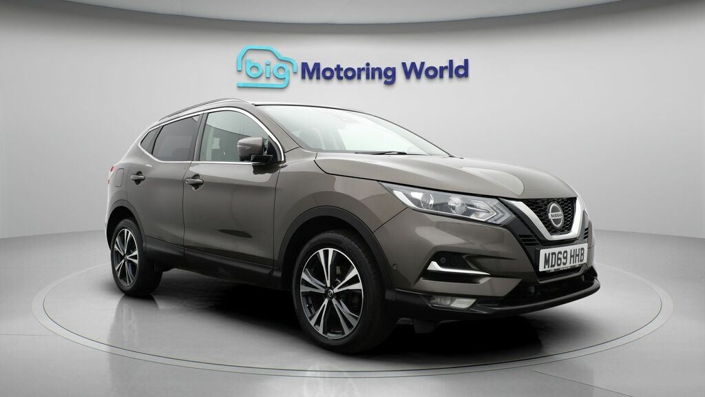 Nissan Qashqai N-connecta MD69HHB Brown