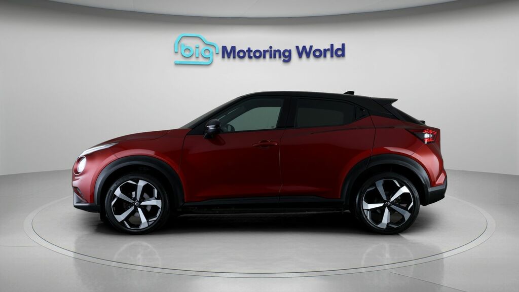 Nissan Juke Tekna Red #4