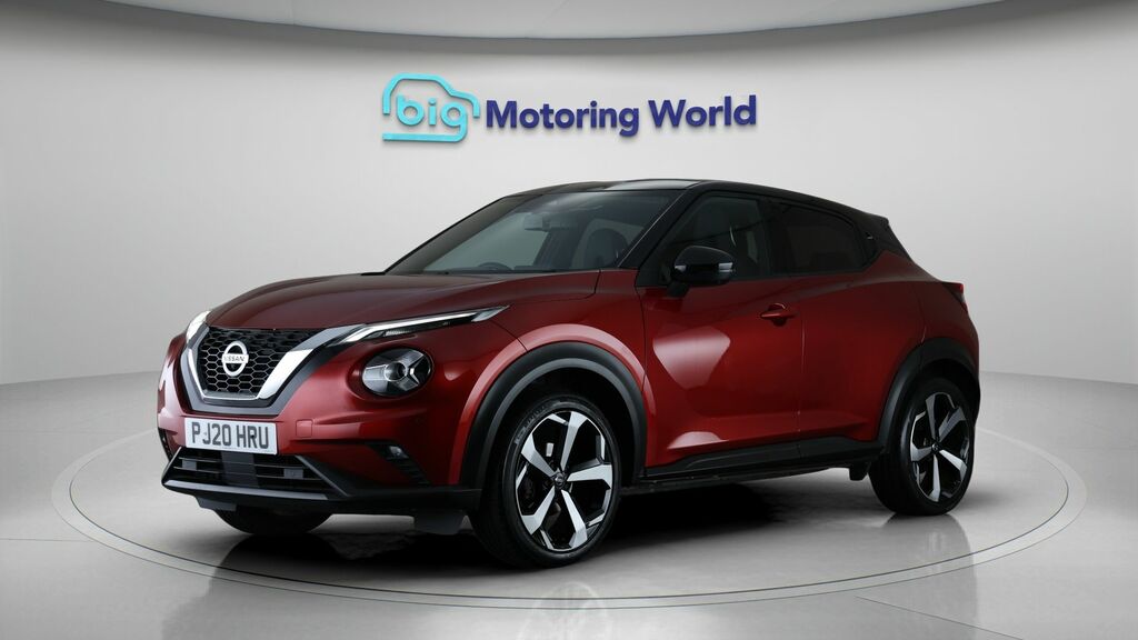 Nissan Juke Tekna Red #3