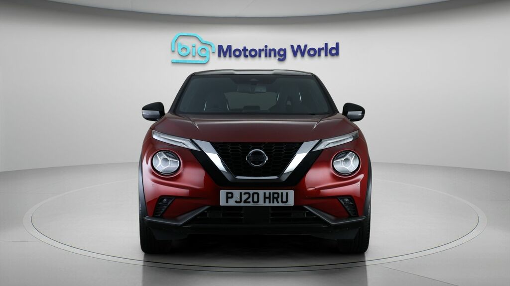 Nissan Juke Tekna Red #2
