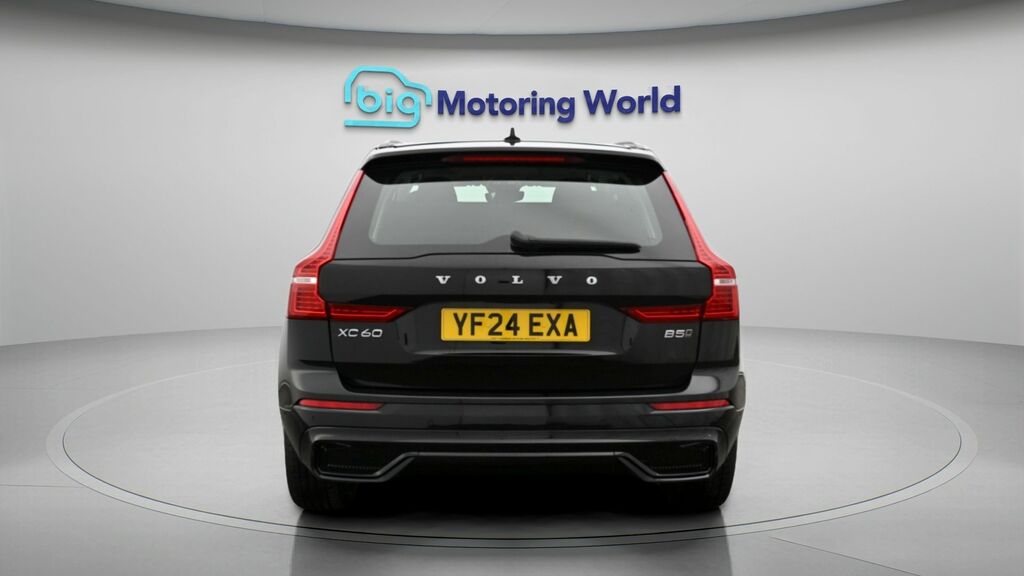 Volvo XC60 Plus Black #6