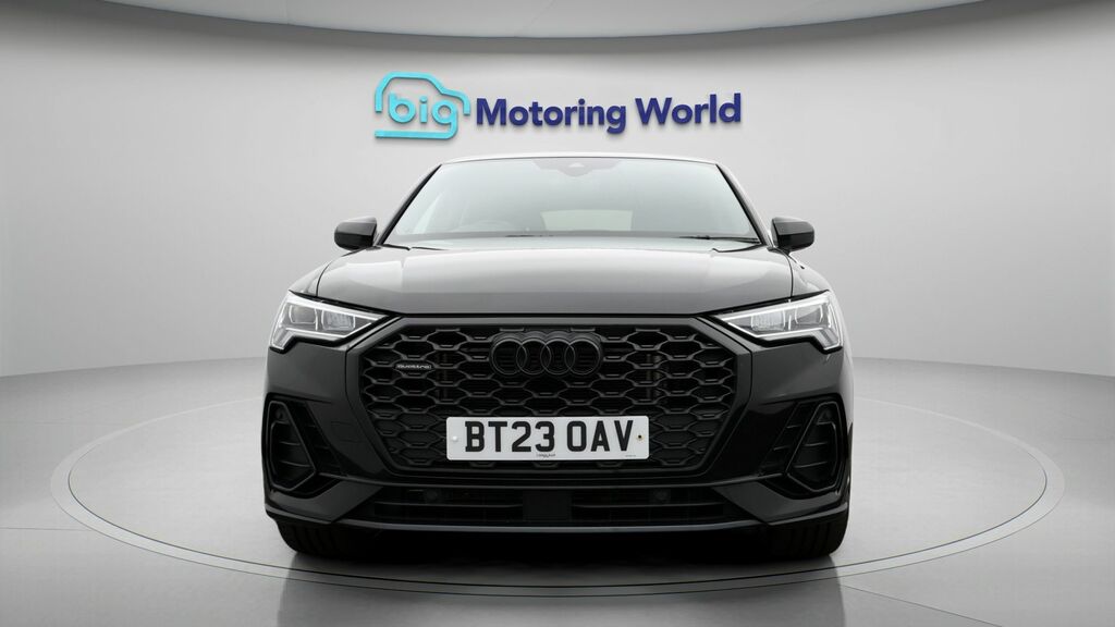 Audi Q3 Black Edition BT23OAV Black #2