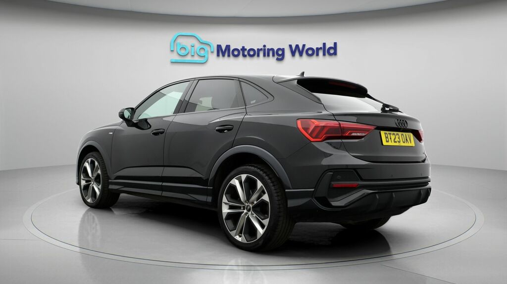 Audi Q3 Black Edition BT23OAV Black #5