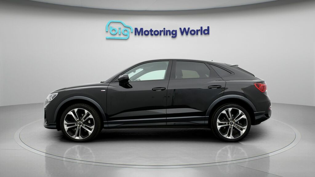 Audi Q3 Black Edition BT23OAV Black #4