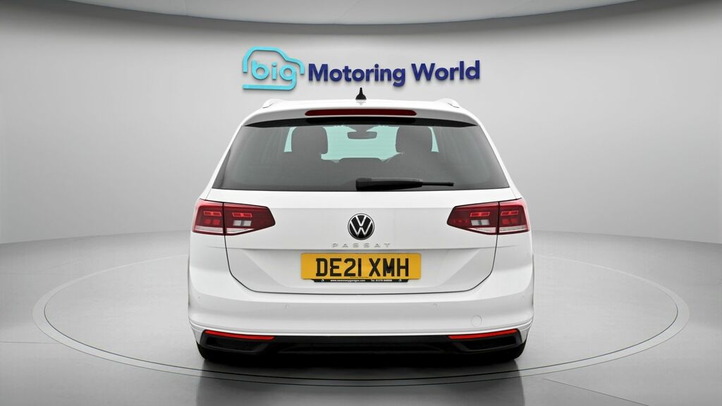 Volkswagen Passat Sel DE21XMH White #6