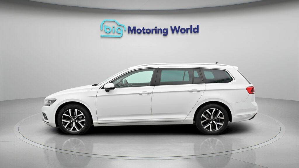 Volkswagen Passat Sel DE21XMH White #4