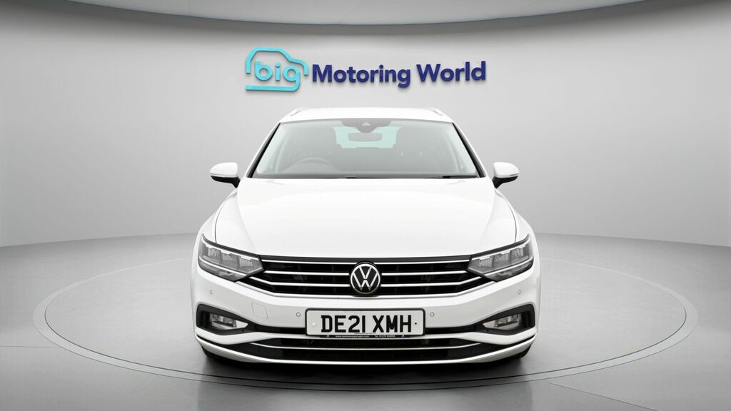 Volkswagen Passat Sel DE21XMH White #2