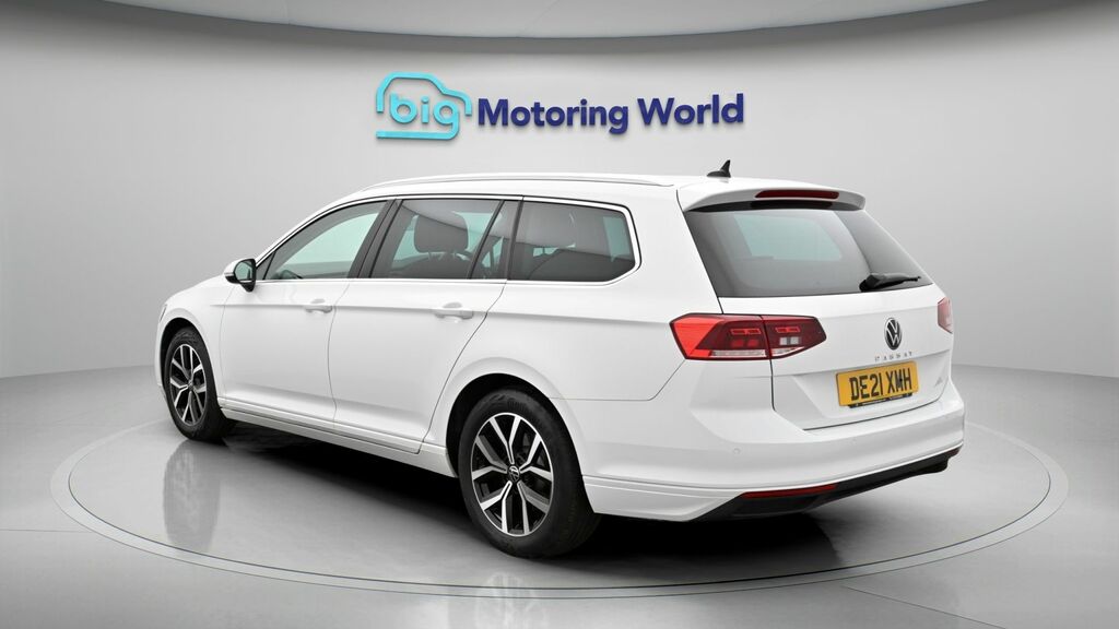 Volkswagen Passat Sel DE21XMH White #5
