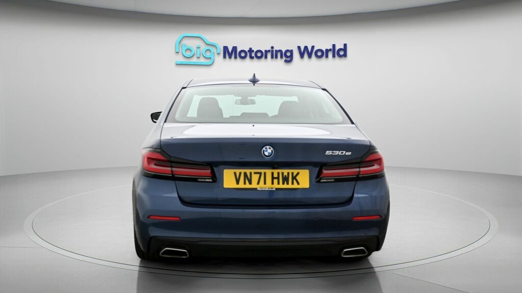 BMW 5 Series Se Blue #6