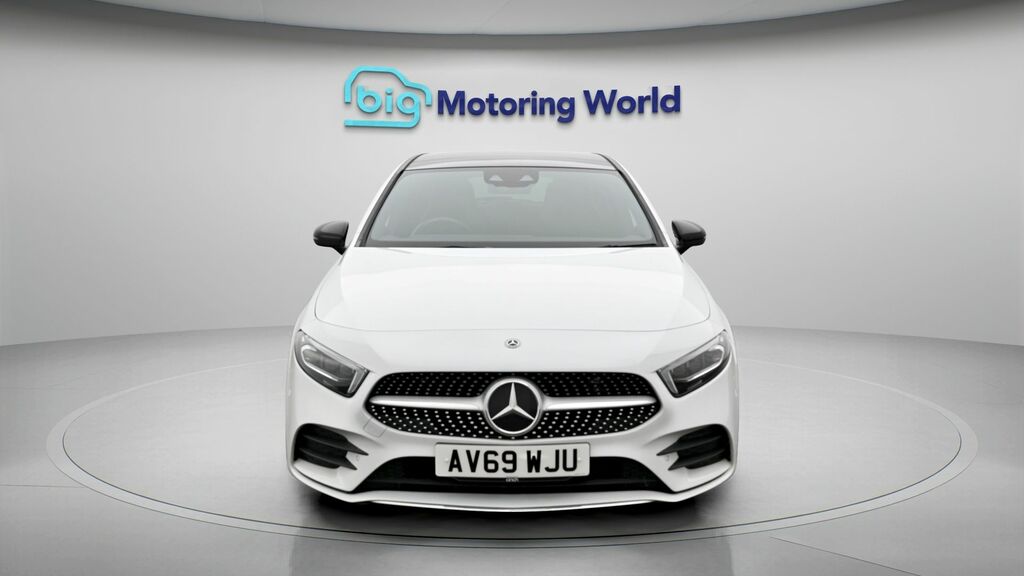 Mercedes-Benz A Class Amg Line AV69WJU White #2