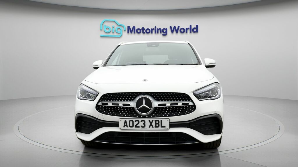 Mercedes-Benz GLA Class Amg Line AO23XBL White #2