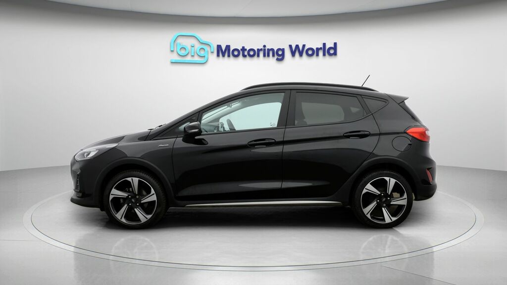 Ford Fiesta Active Black #4