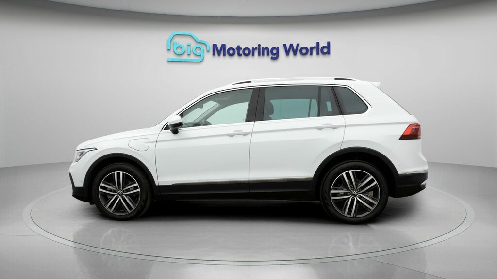 Volkswagen Tiguan Elegance VO73ZCX White #4