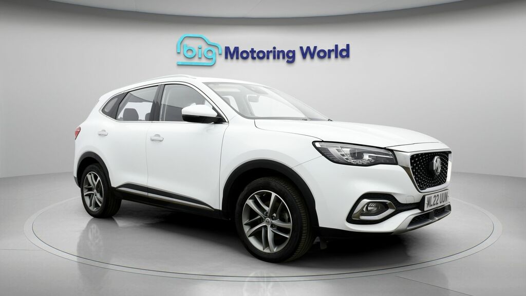 MG HS Exclusive White