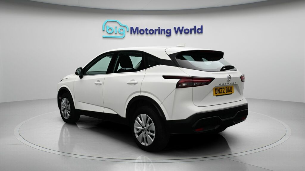 Nissan Qashqai Visia White #5