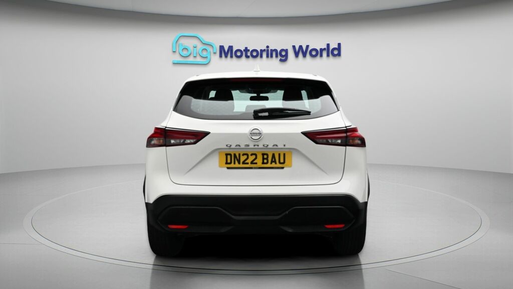 Nissan Qashqai Visia White #6