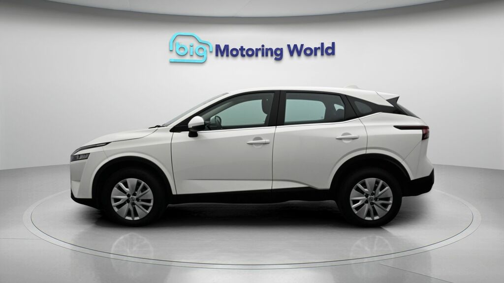 Nissan Qashqai Visia White #4